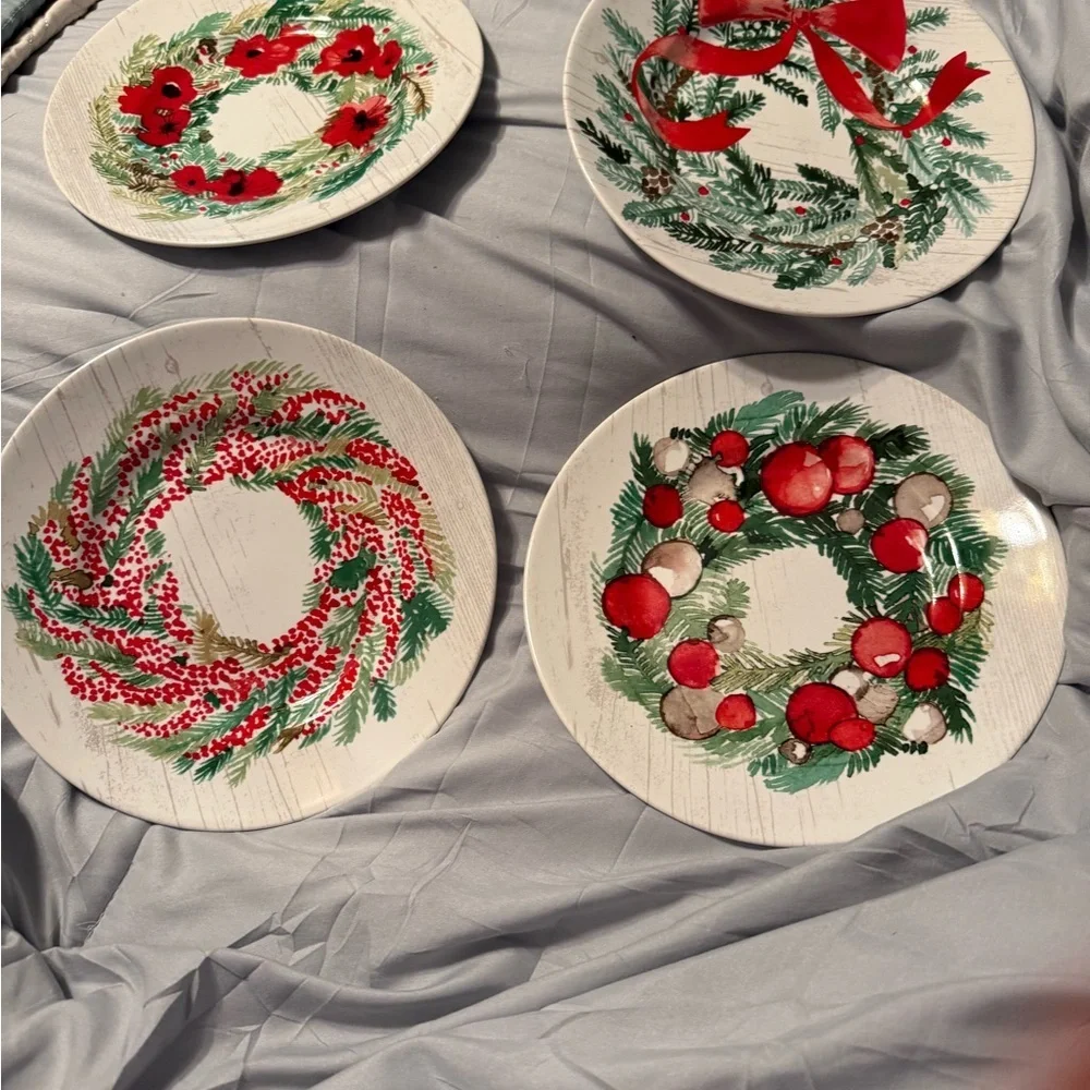 Festive Set Of 4 Retired Pier 1 “WREATHS” 8.5